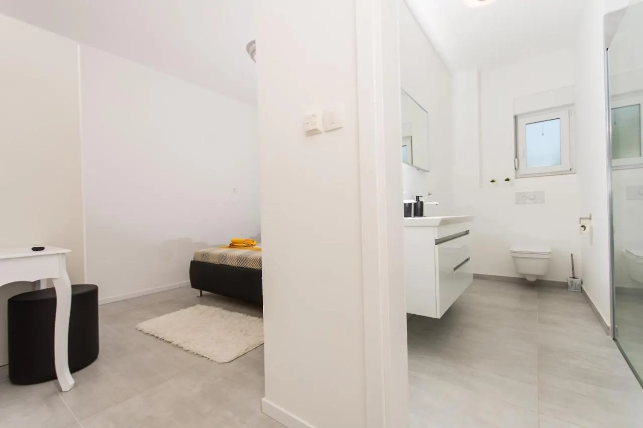 Apartment Julia Trogir 0*,